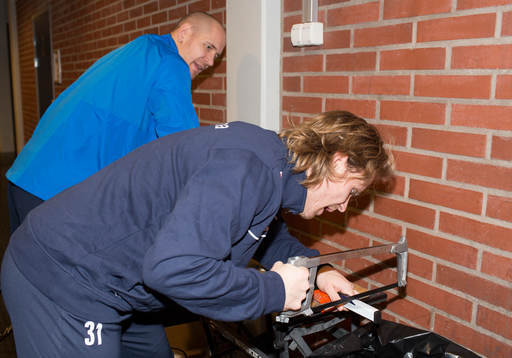 s Mattias Tedenby sågar på sin klubba