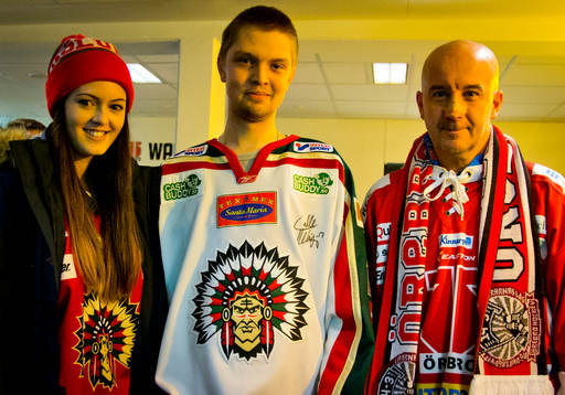 Frölunda och Örebro supportrar i baren innan