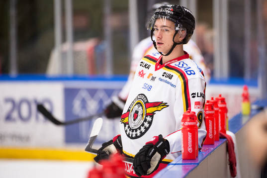 Luleås Johan Forsberg före ishockeymatchen i SHL mellan