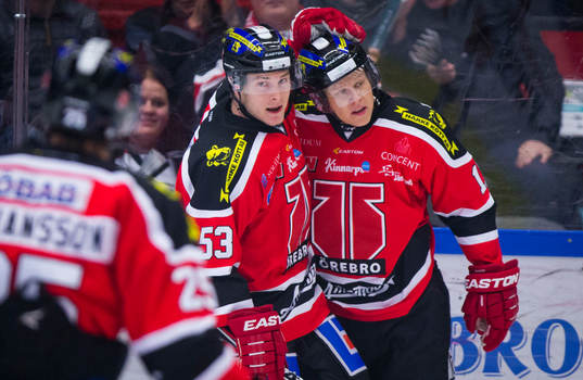 Örebros Daniel Viksten gör 1-0 och jublar med 2-1