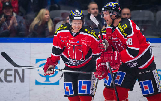 Örebros Daniel Viksten gör 1-0 och jublar