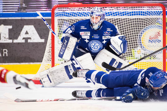 Leksands Joonas Rönnberg täcker skott framför Leksands