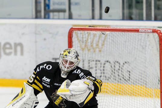 s målvakt Robin Rahm räddar