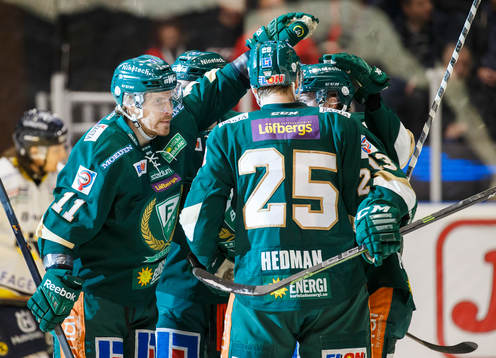 Färjestads Anssi Salmela firar Linus Perssons kvitterings
