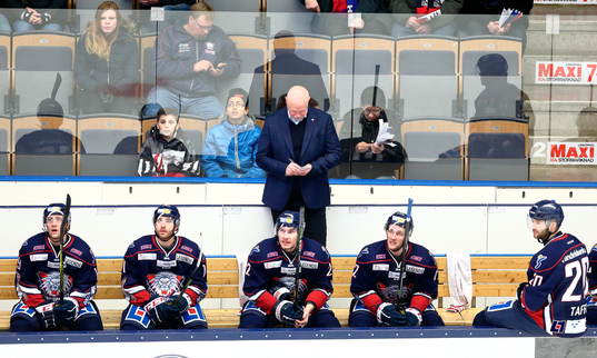 tränare Roger Melin i båset