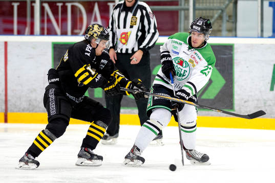 s David Lillieström Karlsson och Rögles Daniel Sylwander