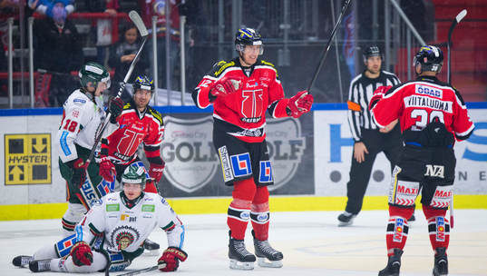 Örebros Ville Viitaluoma gör 4-3 och jublar med Örebros