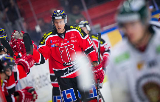 Örebros Ville Viitaluoma gör 4-3 och jublar med Örebros