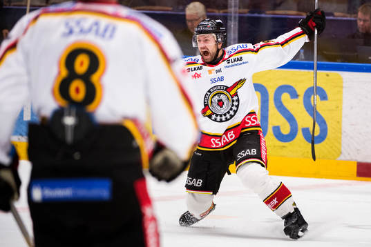 i141211 Luleås Per Ledin jublar