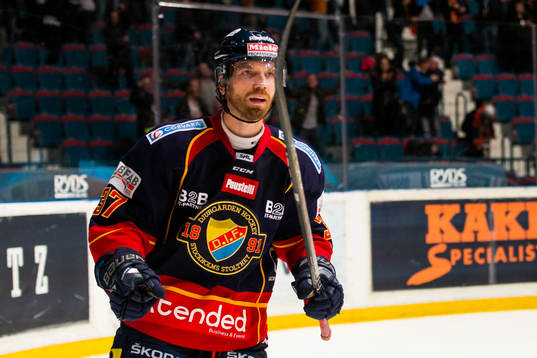 Djurgårdens Mikael Samuelsson jublar