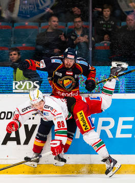 Djurgårdens Alexander Deilert taklar omkull Modos William
