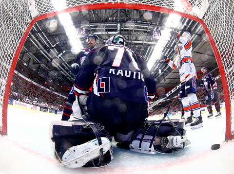 Linköpings David Rautio har just släppt in mål 0-4