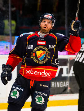 Djurgårdens Mikael Samuelsson jublar