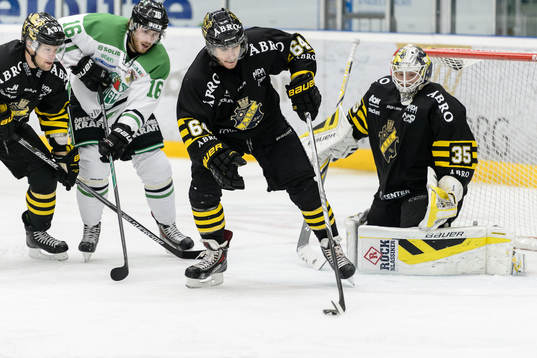 s Jordan Hendry, Rögles Christopher Liljewall  och AIK:s