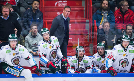 Frölundas tränare Roger Rönnberg är arg och deppar
