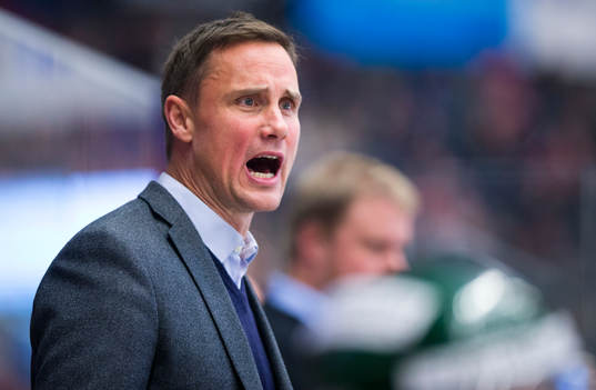 Frölundas tränare Roger Rönnberg är arg och deppar