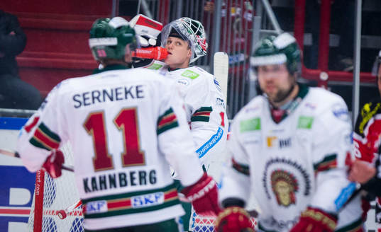 Frölundas målvakt Lars Johansson deppar med Magnus