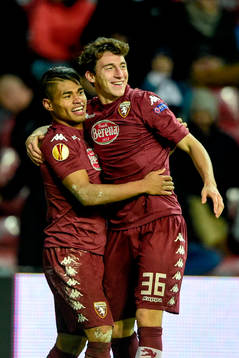 Torinos Josef Martínez och Matteo Darmian jublar