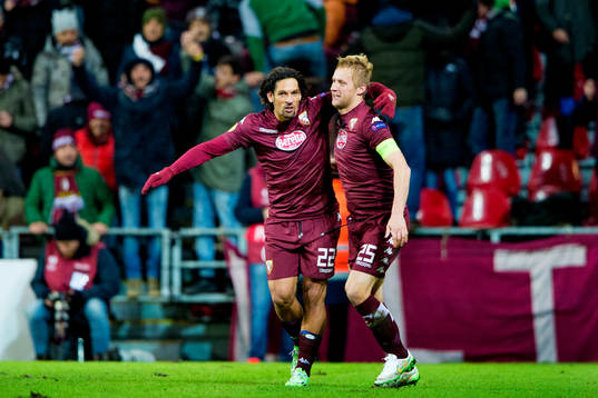 Torinos Amauri jublar med Kamil Glik