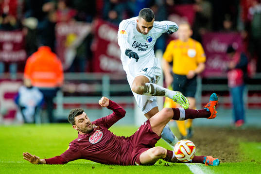 FC Köpenhamns Youssef Toutouh kapas av Torinos Cesare Bovo