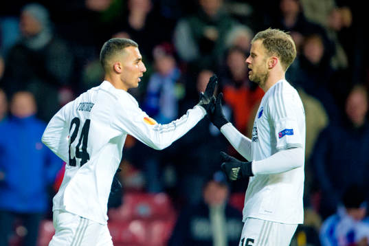 FC Köpenhamns  Youssef Toutouh och Mikael Antonsson firar