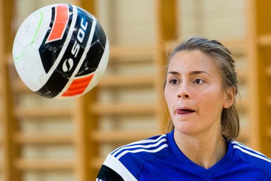 Sveriges Isabelle Gulldén spelar fotboll