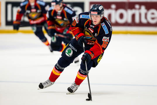 Djurgårdens Marcus Sörensen med pucken