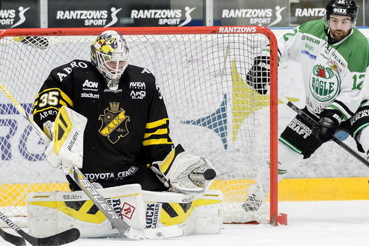 s målvakt Robin Rahm räddar