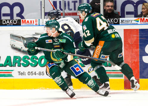 s Johan Olofsson och Färjestads Toni Rajala och Joakim