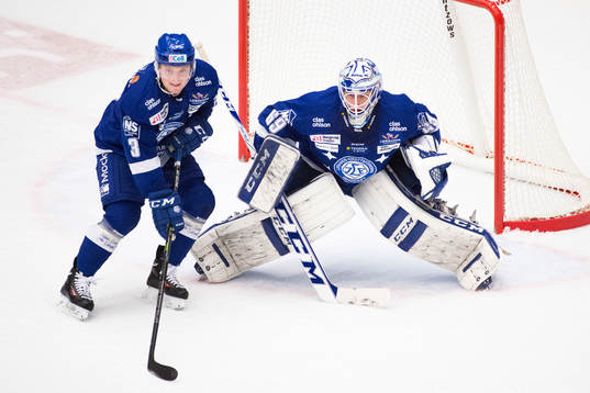 Leksands Linus Hultström och Leksands målvakt Oscar