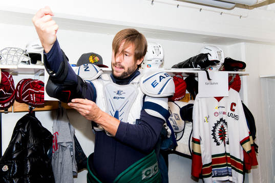 Mattias Bjärsmyrunder en ishockeyträning med IFK Göteborg