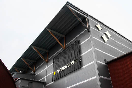 Utanför Tegera Arena före ishockeymatchen i SHL mellan