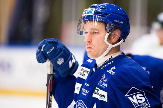 Leksands Jens Bergenström före ishockeymatchen i SHL