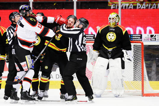 Örebros Marko Anttila och Brynäs Simon Bertilsson