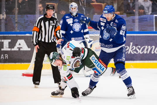 Leksands Johan Ryno är irriterad på Frölundas Mathis