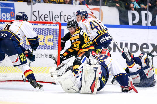 Skellefteås Axel Holmström gör mål på Djugårdens