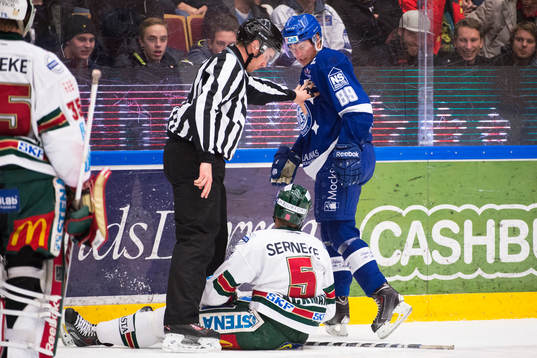 Leksands David Åslin och Frölundas Christian Bäckman i