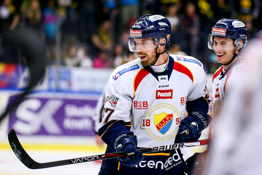 Djurgårdens Mikael Samuelsson jublar