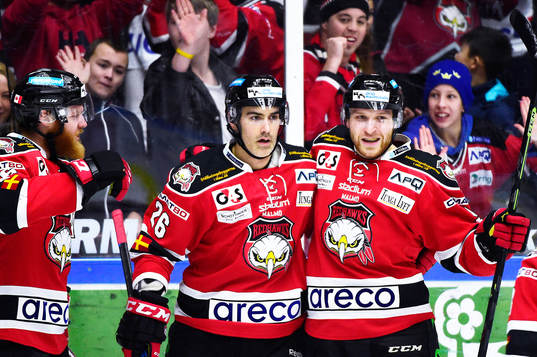 Malmö Redhawks Frederik Strom (th) gör 1-0 och jublar med