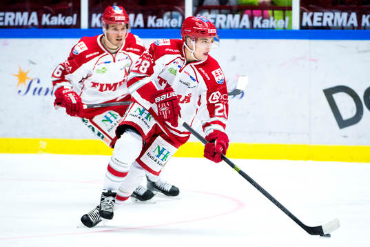 Timrås Erik Nyström (th) och Timrås Robin Persson