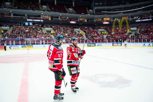 Malmö Redhawks Mathias Tjärnqvist och Jens Olsson deppar
