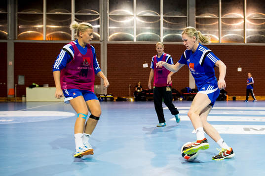 Sveriges Anna-Maria Johansson utmanar Nathalie Hagman när