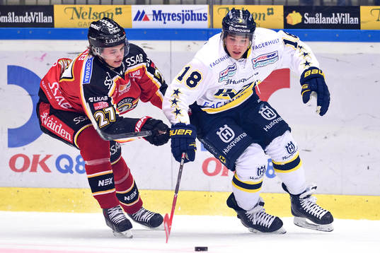 s Kevin Fiala jagas av Luleås Daniel Zaar