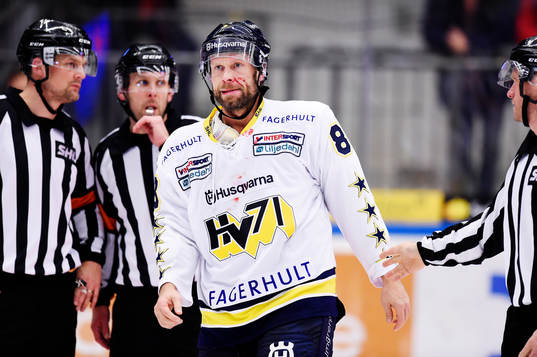 s Jere Karalahti får matchstraff