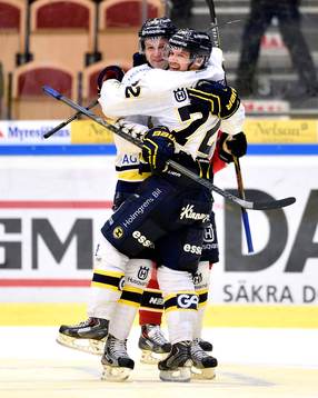 s Patrik Carlsson jublar