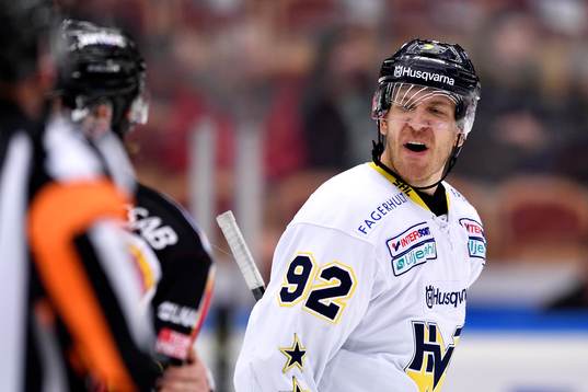 s Teemu Laine skriker på Luleås Jonathan Granström(ej i