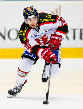 Örebros Derek Ryan med pucken