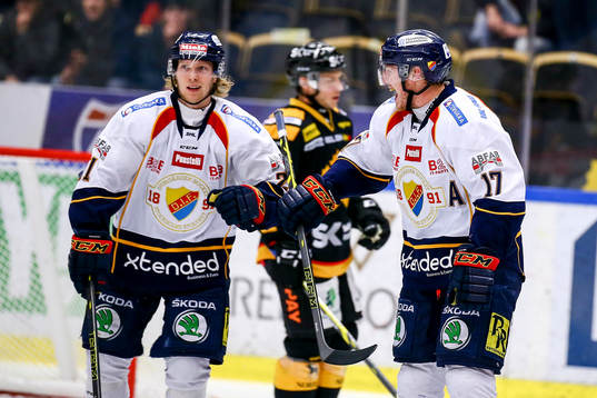 Djurgårdens Nicklas Heinerö och Henrik Eriksson jublar
