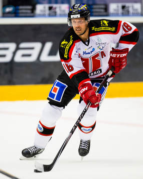 Örebros Jared Aulin med pucken