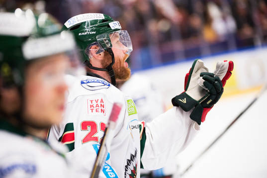 Frölundas Robin Figren är beskviken på domaren